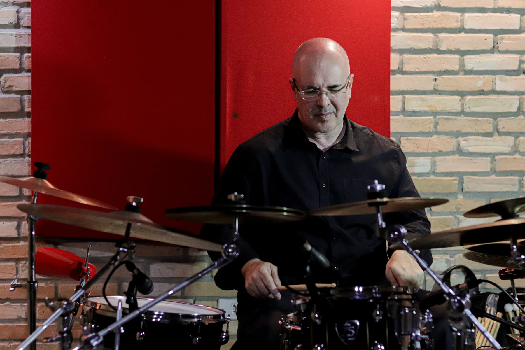 Brazilian drummer Daniel Oliveira playing a Zowag drum kit in the studio